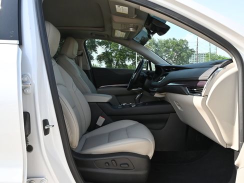 Used 2023 Cadillac XT4 Luxury w/ Cold Weather Package FWD image 24