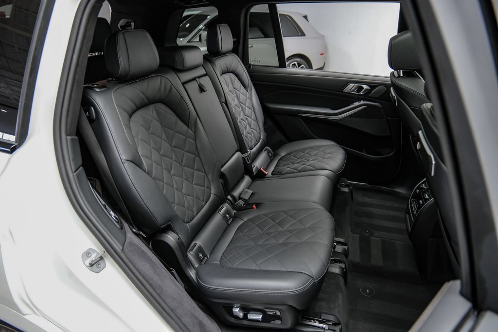 Used 2025 BMW X7 xDrive40i AWD/4WD image 42