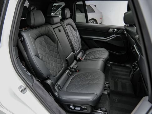 Used 2025 BMW X7 xDrive40i AWD/4WD image 42