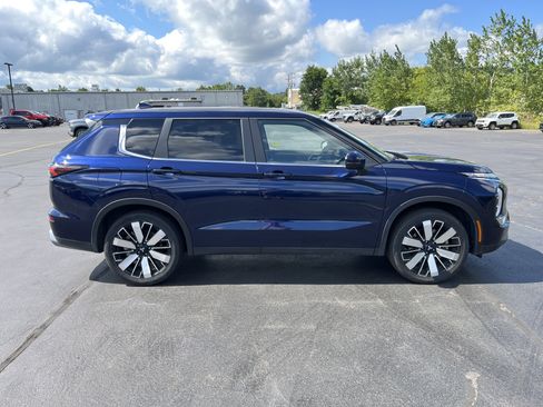 Used 2025 Mitsubishi Outlander SE AWD/4WD image 8