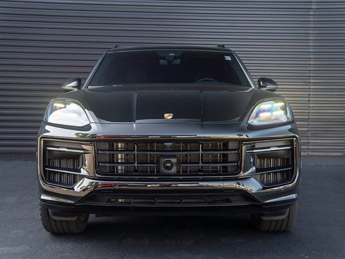 Certified 2025 Porsche Cayenne AWD/4WD image 25