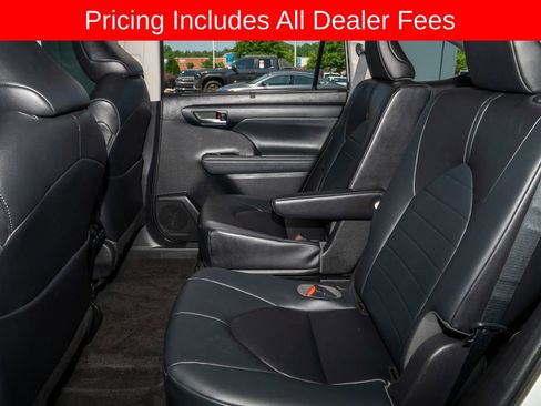 Used 2023 Toyota Highlander XLE FWD image 10