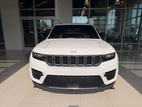 Used 2024 Jeep Grand Cherokee Laredo X w/ Luxury Tech Group I AWD/4WD image 9