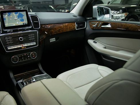 Used 2017 Mercedes-Benz GLS 550 4MATIC image 41