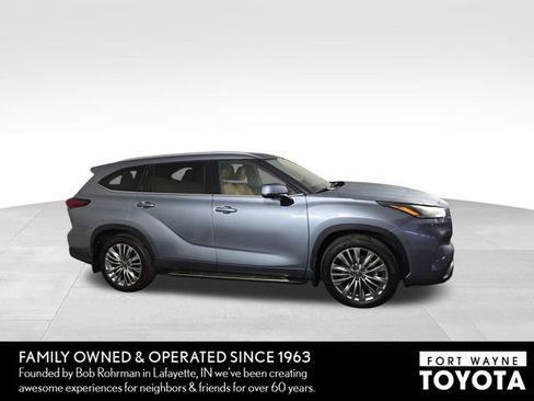 Used 2024 Toyota Highlander Platinum AWD/4WD image 5