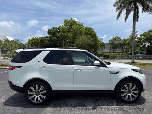 Used 2017 Land Rover Discovery HSE AWD/4WD image 6