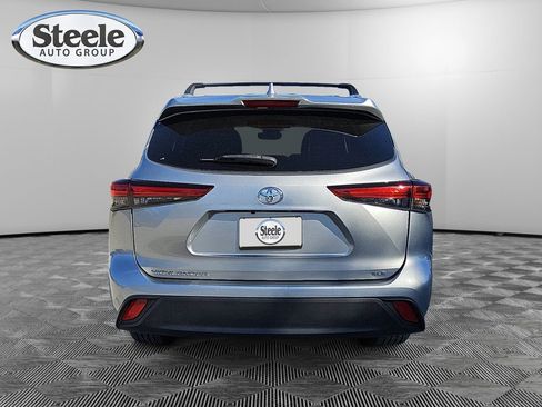 Used 2023 Toyota Highlander XLE image 4