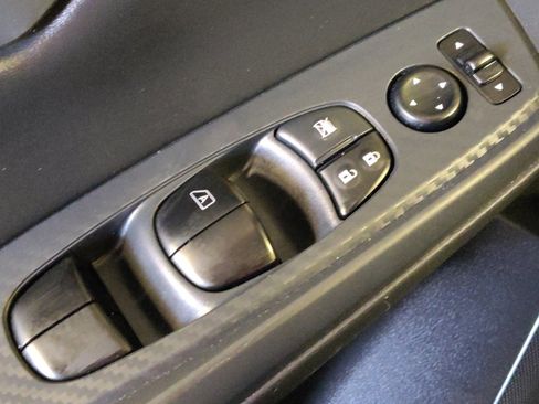 Used 2025 Nissan Sentra SV FWD image 27