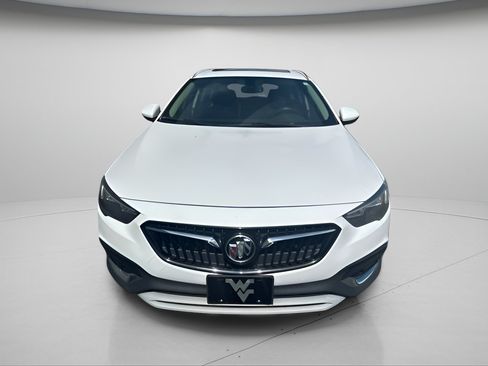 Used 2018 Buick Regal Preferred w/ Sights and Sounds Package AWD/4WD image 4