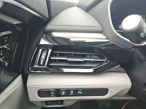 Used 2025 Acura MDX w/ Technology Package FWD image 35