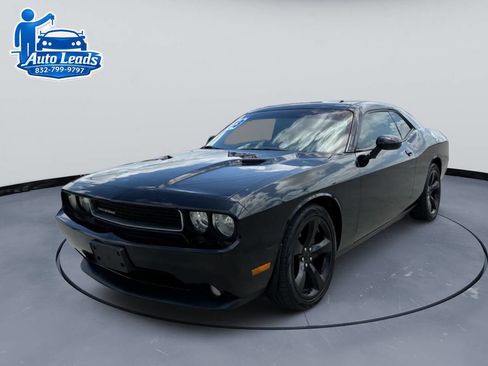 Used 2013 Dodge Challenger SXT Plus image 3