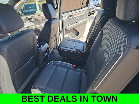 Used 2024 GMC Acadia Denali w/ Super Cruise Package FWD image 15