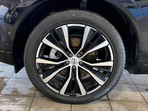 Used 2024 Volvo XC60 B5 Plus image 7