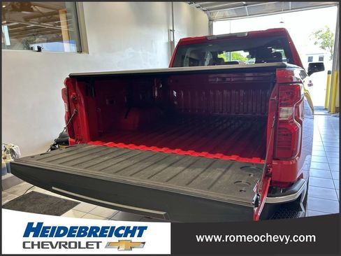Used 2023 Chevrolet Silverado 1500 LT AWD/4WD image 15