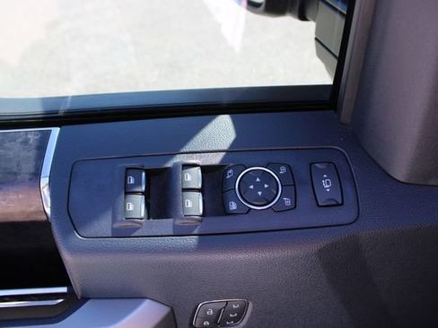 Used 2022 Ford F350 Lariat w/ Chrome Package image 13