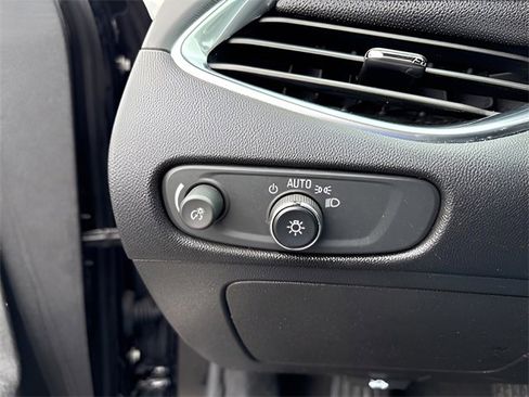 Used 2022 Chevrolet Malibu Premier image 21