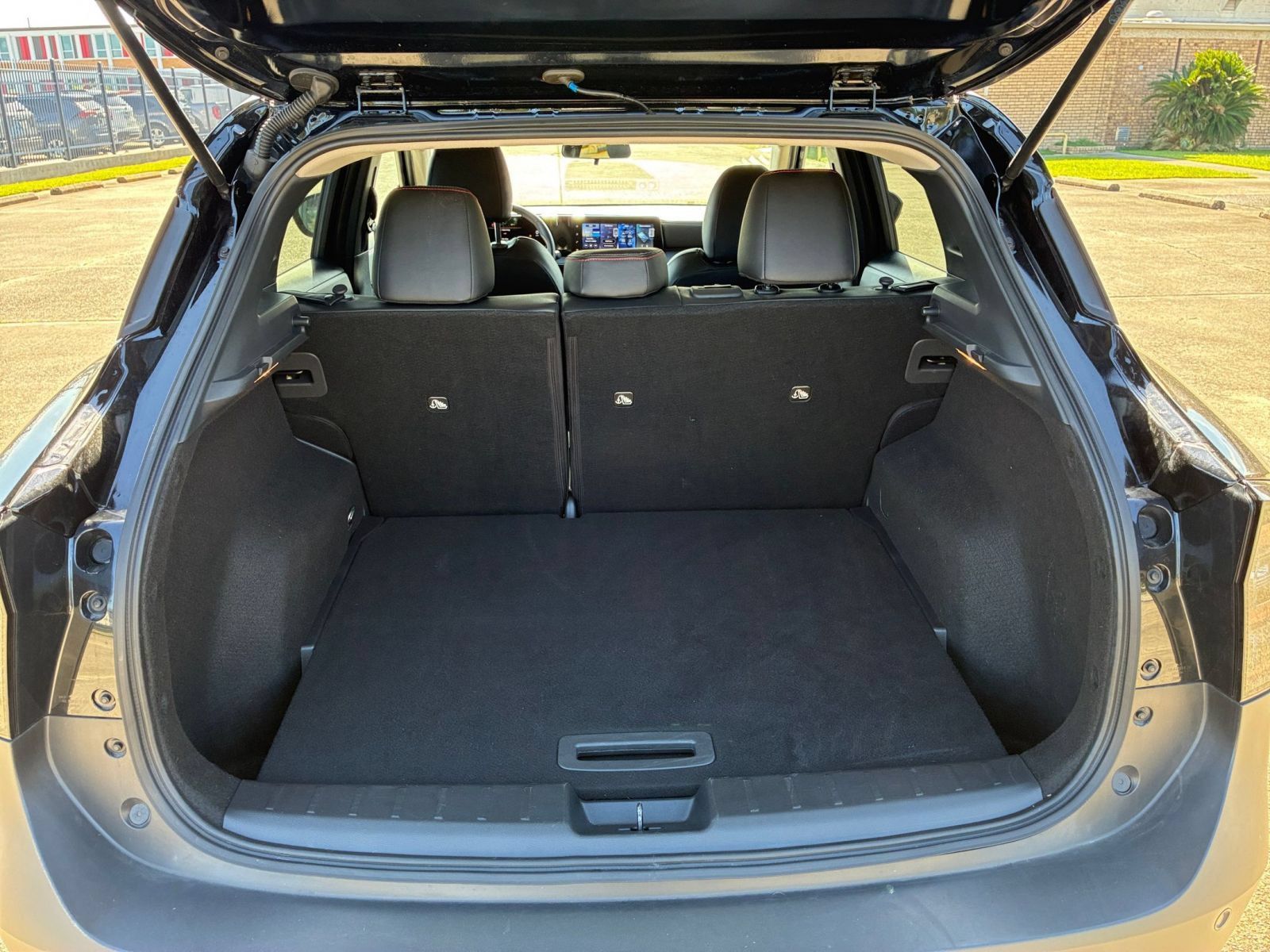 Used 2026 Nissan Kicks SR FWD image 29