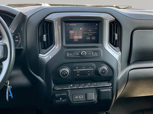 Used 2022 Chevrolet Silverado 2500 Custom w/ Custom Value Package AWD/4WD image 9