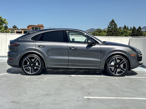 Used 2022 Porsche Cayenne Turbo w/ Assistance Package AWD/4WD image 9