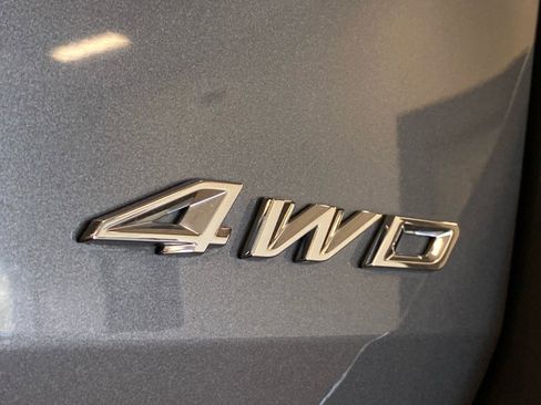 Used 2021 Ford Explorer XLT w/ Equipment Group 202A image 8