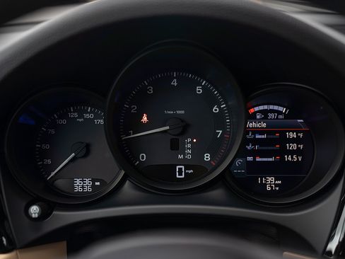 Certified 2026 Porsche Macan AWD/4WD image 9