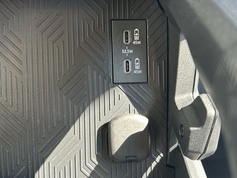Used 2025 Toyota 4Runner SR5 AWD/4WD image 30