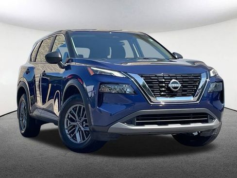 Used 2022 Nissan Rogue S image 2