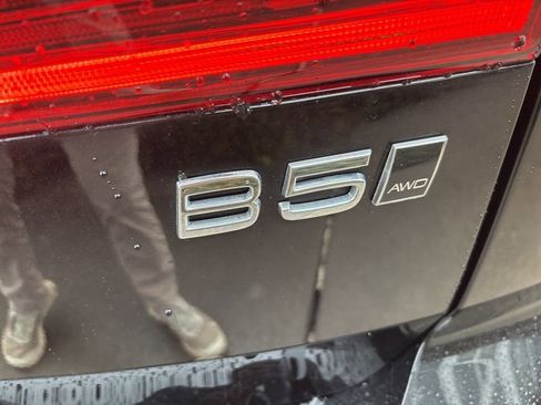 Certified 2023 Volvo XC60 B5 Core w/ Climate Package image 9