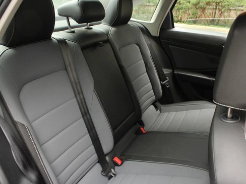 Used 2025 Volkswagen Jetta SE FWD image 22
