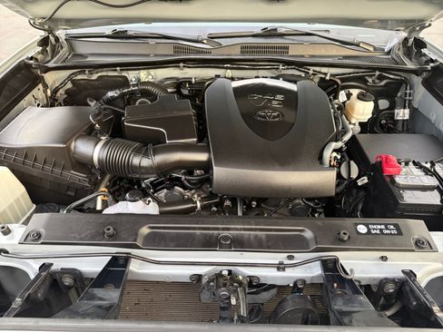 Used 2019 Toyota Tacoma Limited AWD/4WD image 32