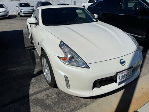 Used 2017 Nissan 370Z Coupe image 3