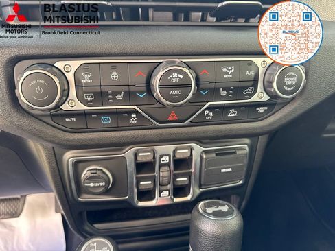 Used 2024 Jeep Wrangler Unlimited w/ Convenience Group AWD/4WD image 34