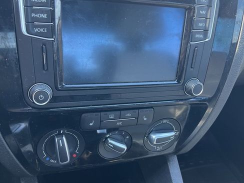 Used 2016 Volkswagen Jetta Sport image 28