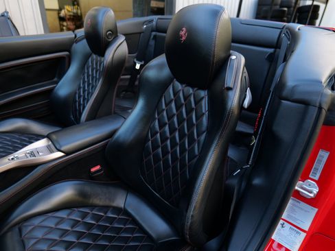 Used 2014 Ferrari California image 17