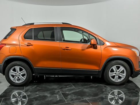 Used 2016 Chevrolet Trax LT w/ LT Sun and Sound Package FWD image 10