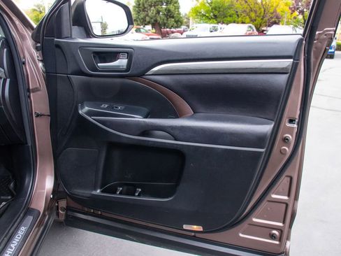 Used 2017 Toyota Highlander Limited AWD/4WD image 20