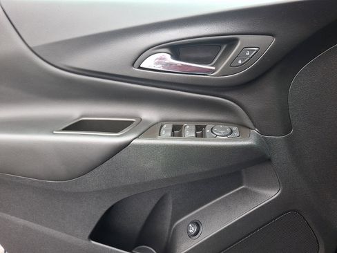 Used 2023 Chevrolet Equinox LT AWD/4WD image 13