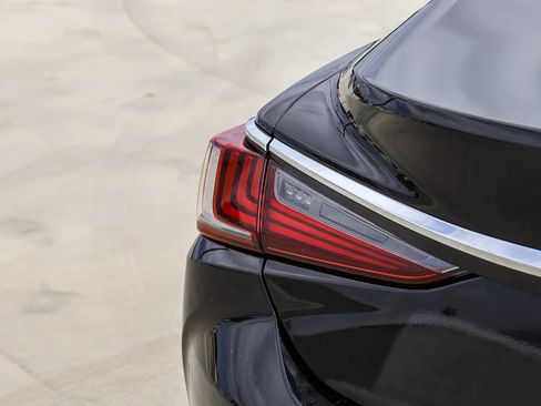 Used 2019 Lexus ES 350 w/ Accessory Package 2 FWD image 11