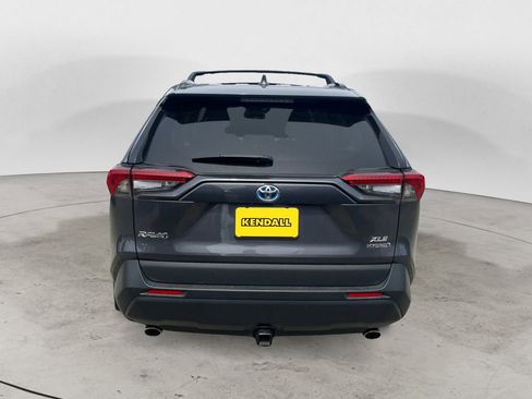 Used 2021 Toyota RAV4 XLE Premium image 3