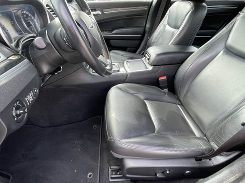 Used 2022 Chrysler 300 Touring L image 20