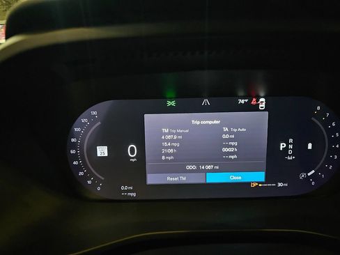 Used 2024 Volvo XC40 B5 Plus w/ Protection Package Premier AWD/4WD image 17