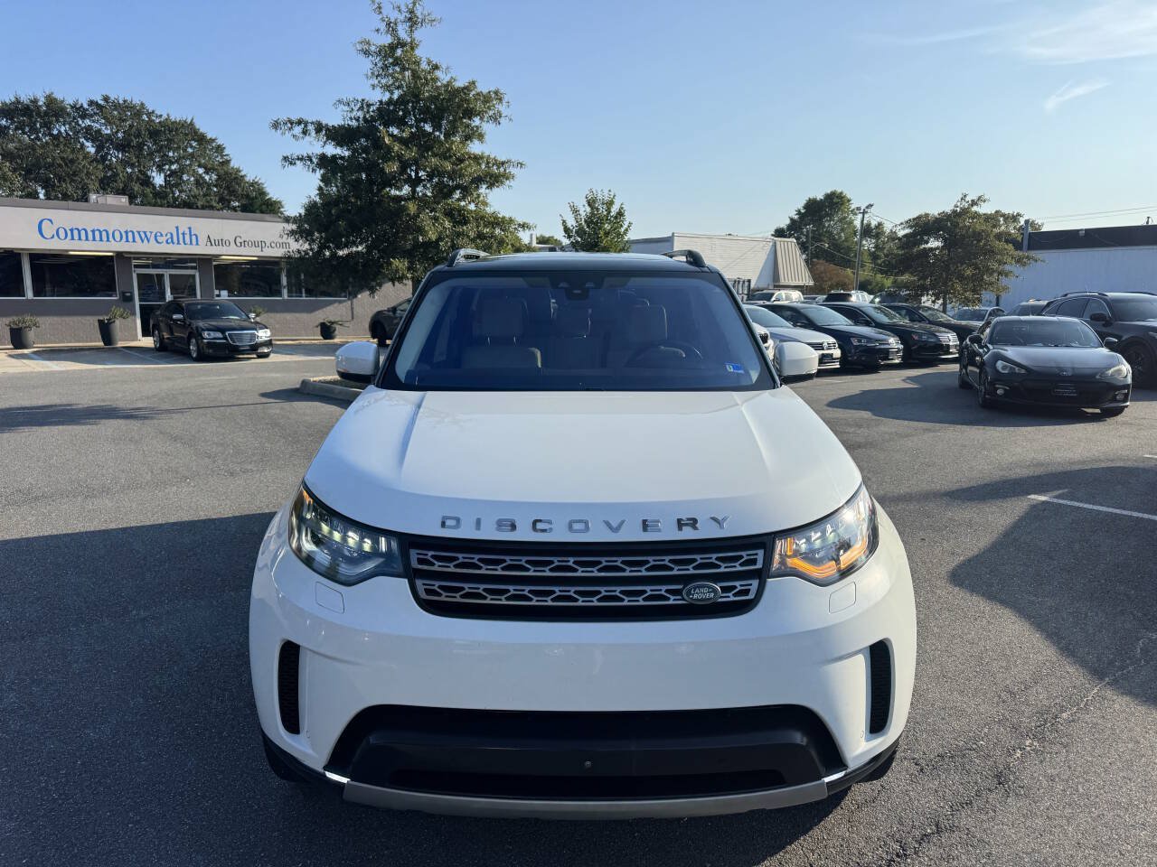 Used 2017 Land Rover Discovery HSE Luxury AWD/4WD image 2