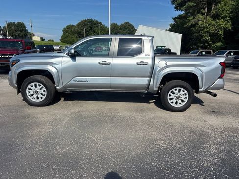 Used 2025 Toyota Tacoma SR5 AWD/4WD image 6