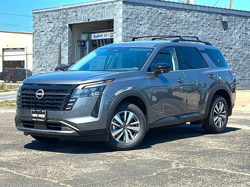 New 2026 Nissan Pathfinder SL FWD image 2