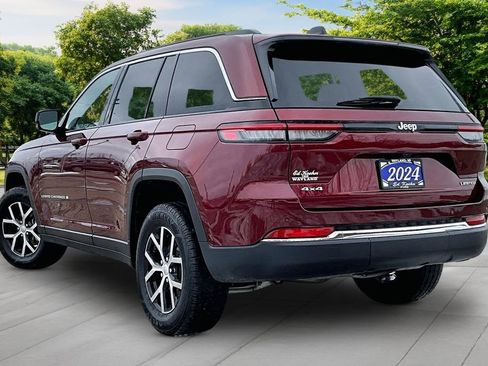 Used 2024 Jeep Grand Cherokee Limited image 2