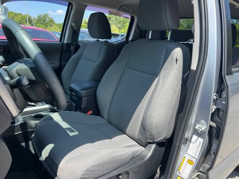 Used 2021 Toyota Tacoma SR5 RWD image 27