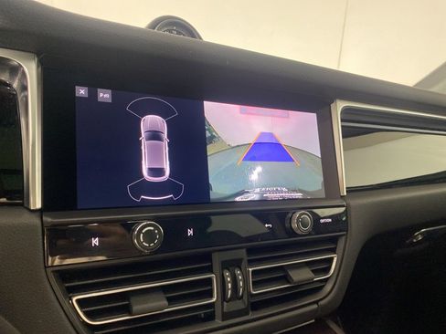 Used 2024 Porsche Macan image 10