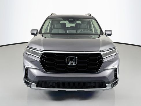 Certified 2025 Honda Pilot Touring image 2