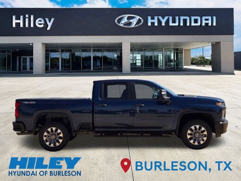Used 2021 Chevrolet Silverado 2500 Custom w/ Custom Value Package AWD/4WD image 3