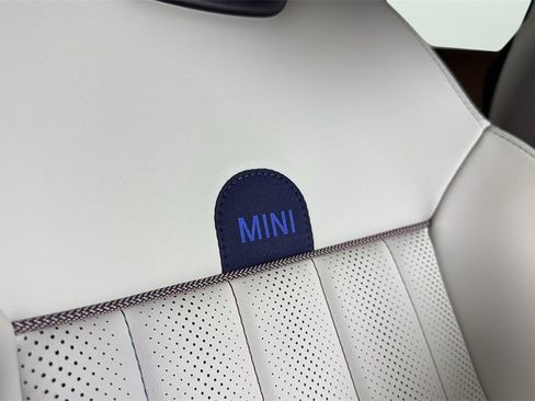 Used 2025 MINI Cooper Countryman S w/ Comfort Package Max image 32